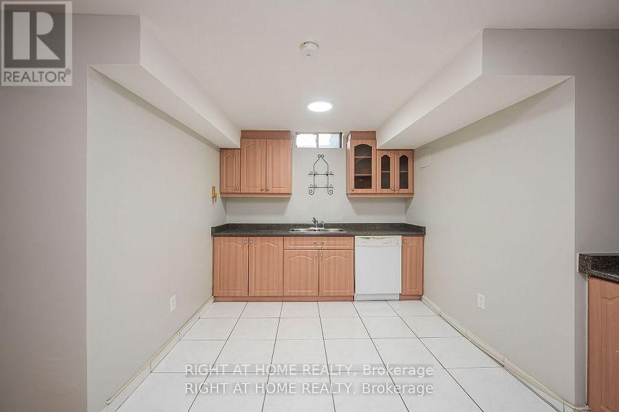 1724 SAMUELSON CIRCLE Image 30