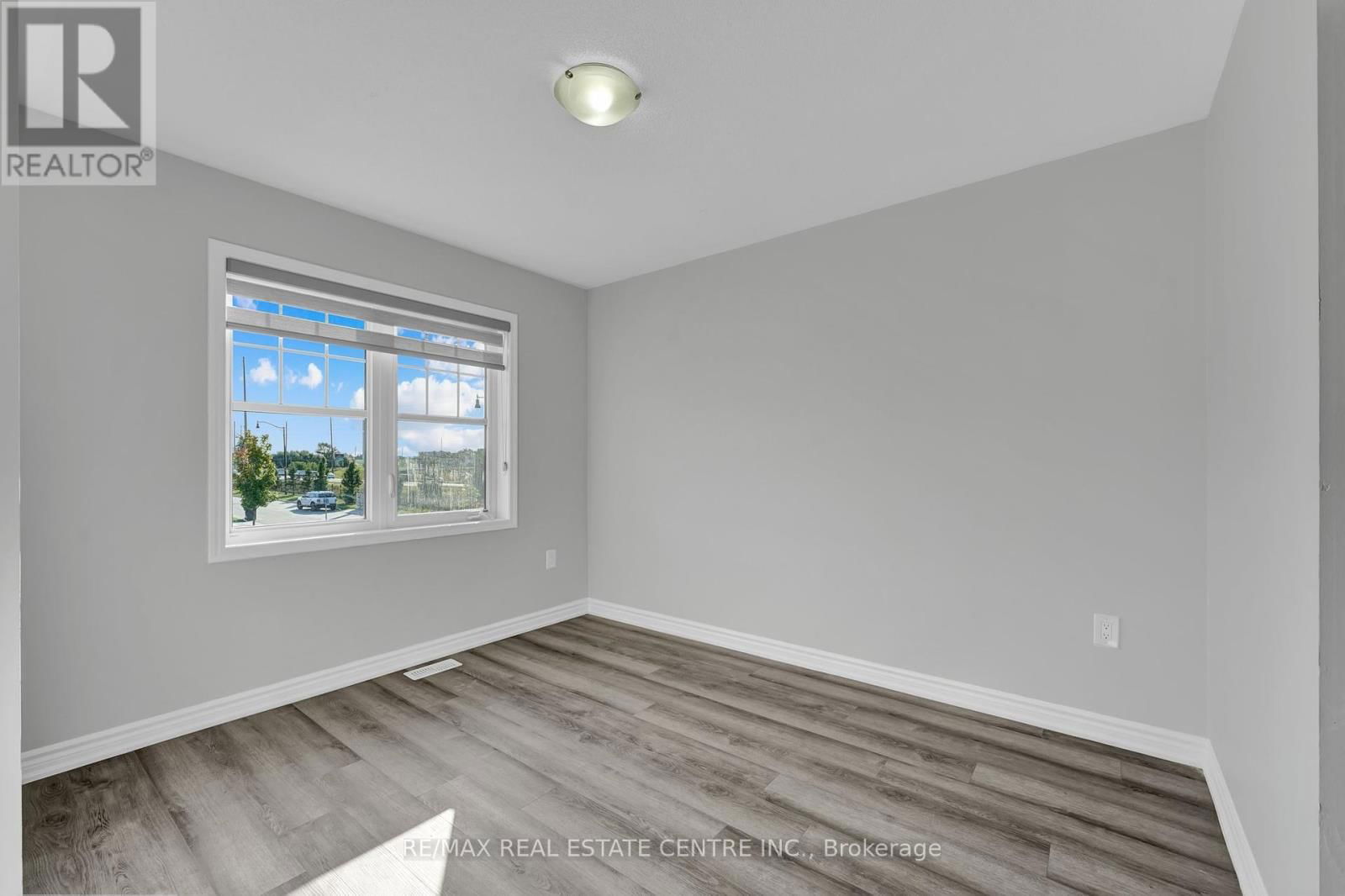 80 DONLAMONT CIRCLE Image 31