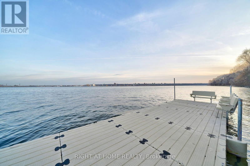 868 Danforth Place  Burlington (Bayview), L7T1S2 | Image 2