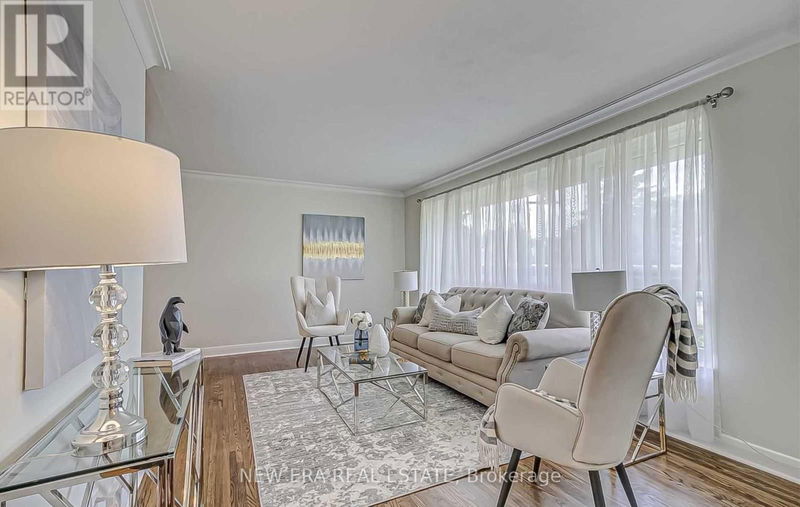 7 Greening Crescent  Toronto (Princess-Rosethorn), M9A1N9 | Image 3