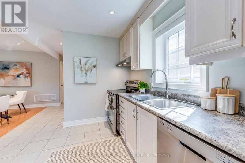 23 Hartley Avenue  Toronto (Briar Hill-Belgravia), M6E4E7 | Image 10