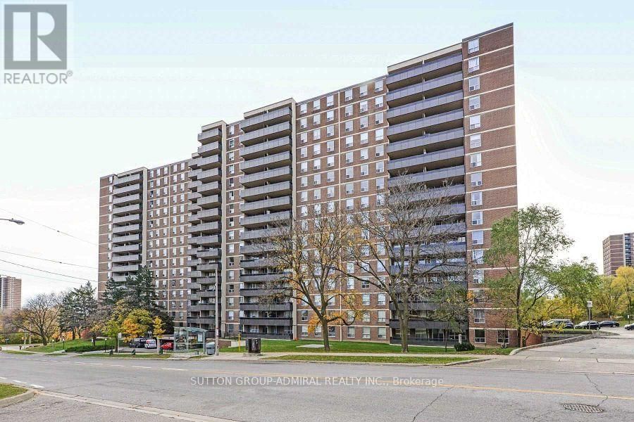 702 - 15 LA ROSE AVENUE Image 1