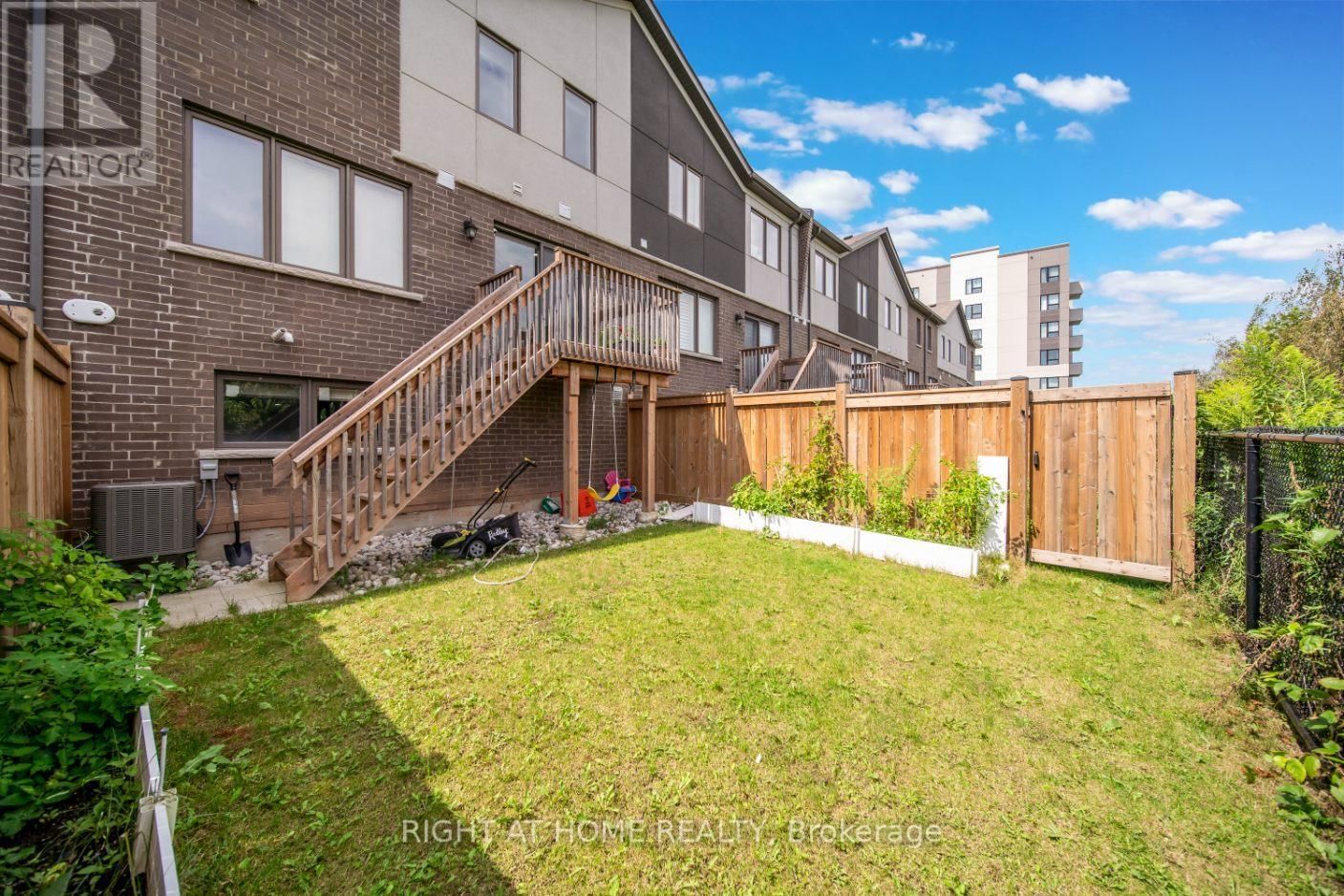 36 - 1125 LEGER WAY Image 39