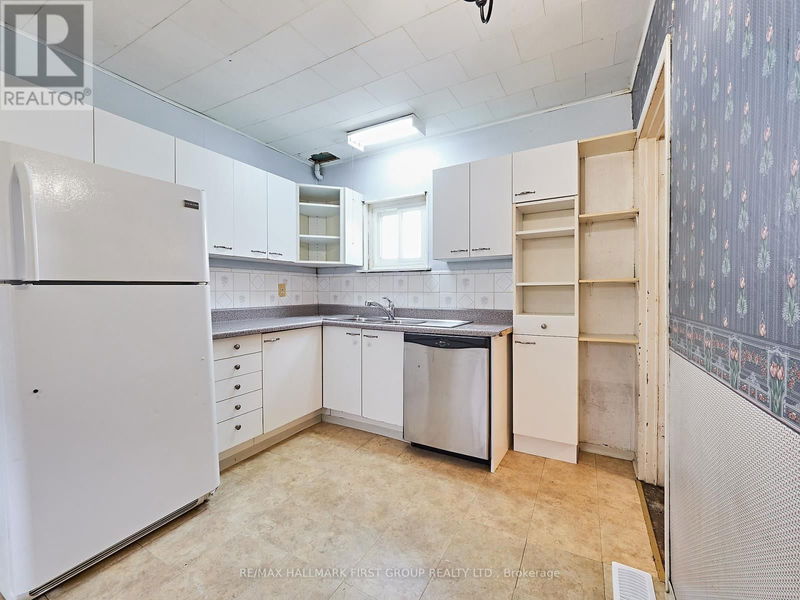 603 McRoberts Avenue  Toronto (Caledonia-Fairbank), M6E4R5 | Image 17