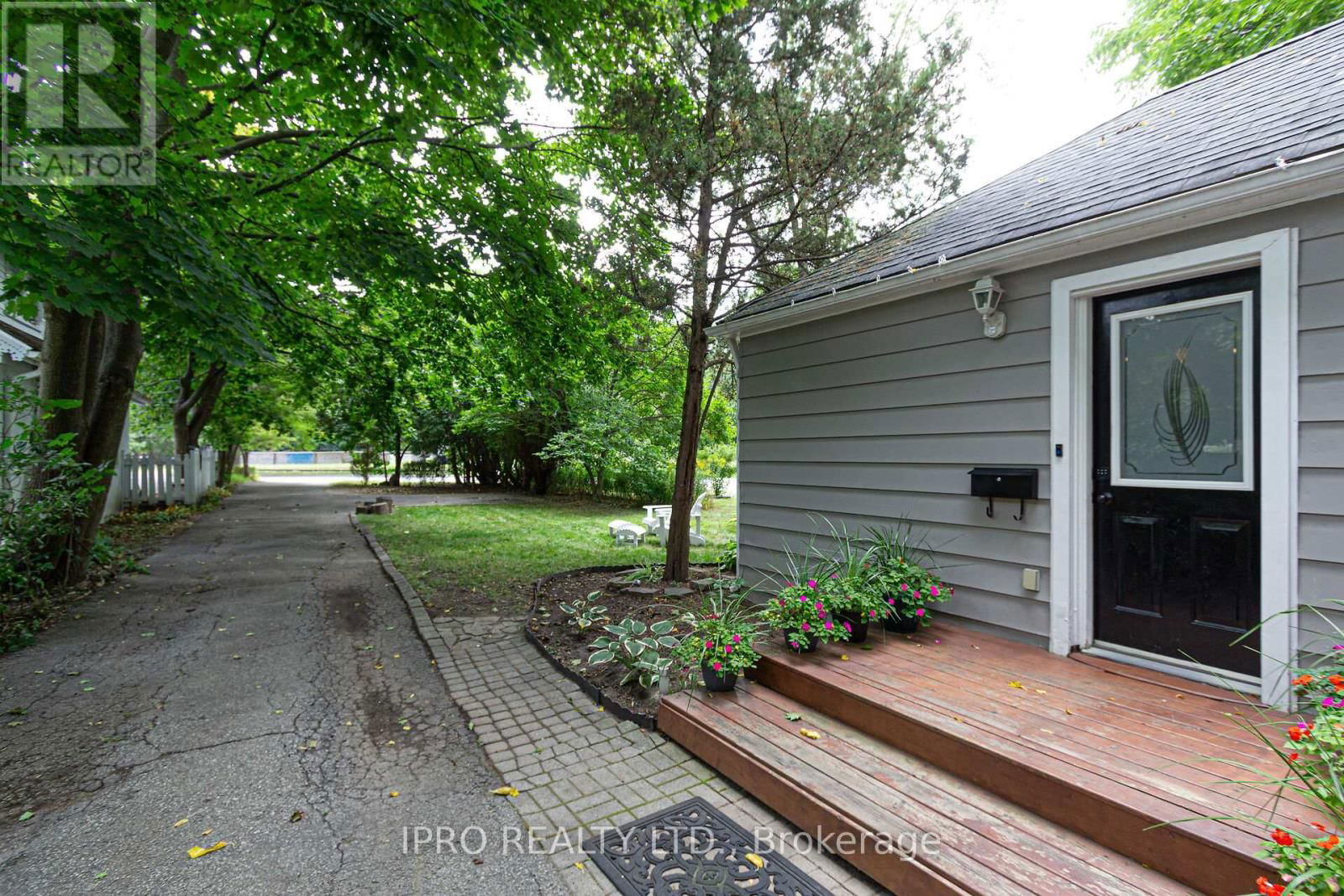 1211 LORNE PARK ROAD Image 2