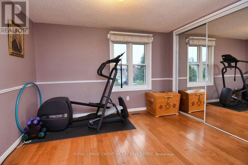 88 Parkside Drive  Brampton (Brampton South), L6Y2G9 | Image 23