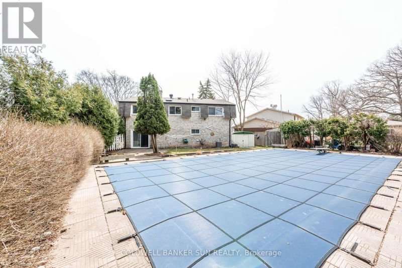 2483 Yarmouth Crescent  Oakville (Bronte West), L6L2M9 | Image 1