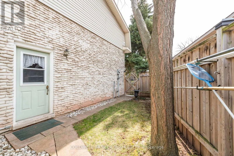 2483 Yarmouth Crescent  Oakville (Bronte West), L6L2M9 | Image 37