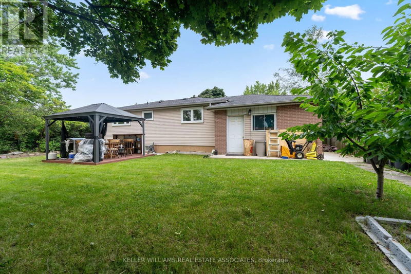 32 Dunblaine Crescent  Brampton (Southgate), L6T3H2 | Image 30