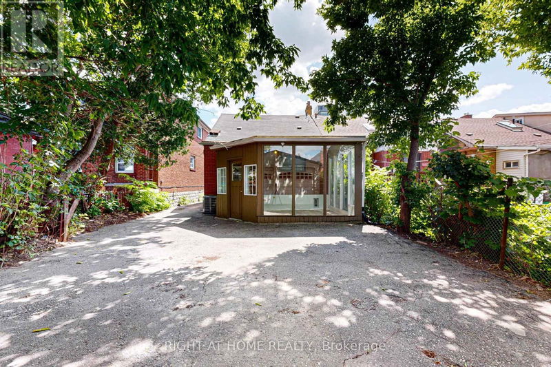 92 Livingstone Avenue  Toronto (Briar Hill-Belgravia), M6E2L8 | Image 37