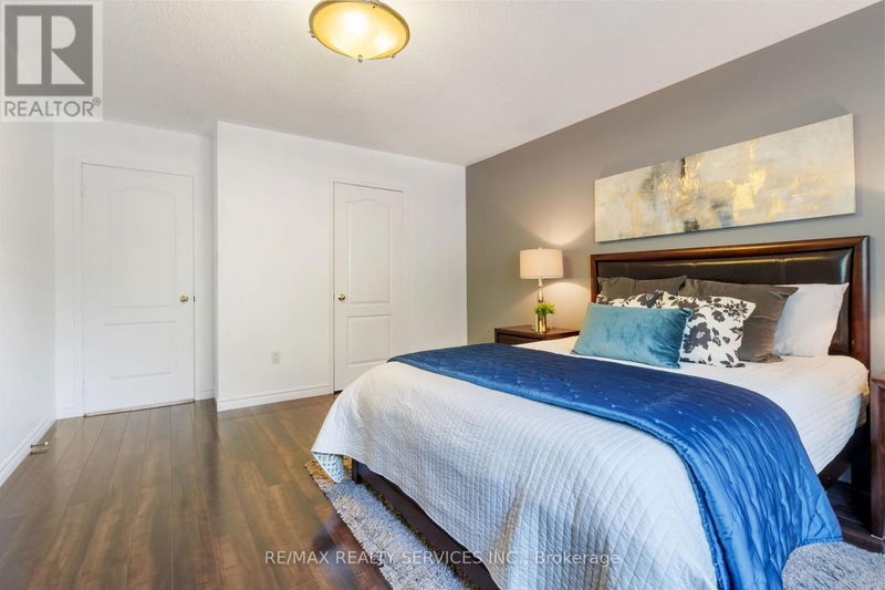 10 Oak Gardens Court  Brampton (Sandringham-Wellington), L6R2Y6 | Image 22