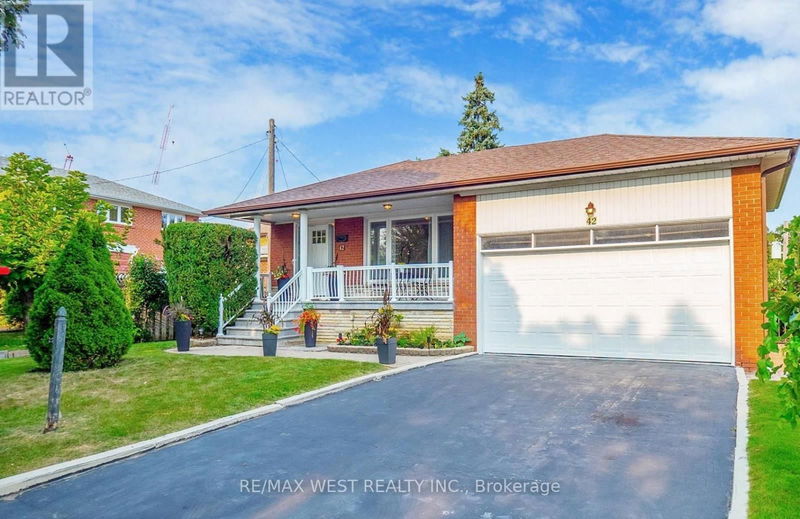 42 Swordbill Drive  Toronto (Edenbridge-Humber Valley), M9A4V5 | Image 1