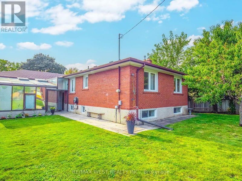 42 Swordbill Drive  Toronto (Edenbridge-Humber Valley), M9A4V5 | Image 23