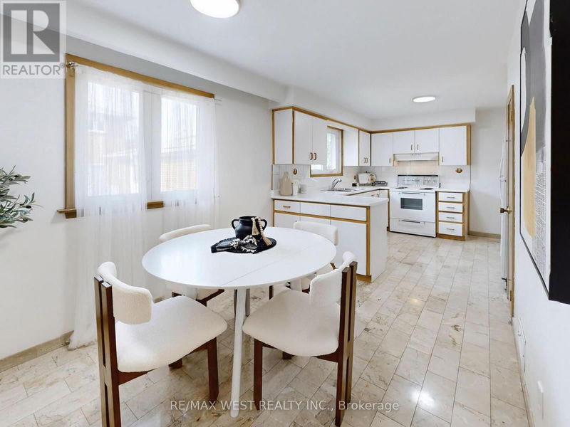 42 Swordbill Drive  Toronto (Edenbridge-Humber Valley), M9A4V5 | Image 9