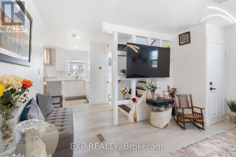 76 Renfield Street  Toronto (Brookhaven-Amesbury), M6M4V7 | Image 4