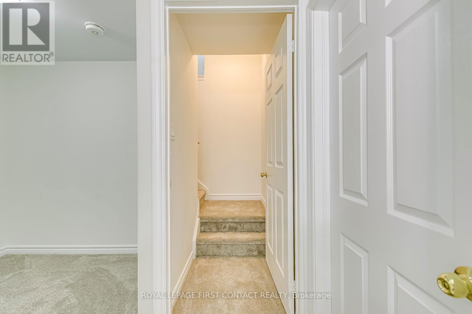 12 - 4275 MILLCROFT PARK DRIVE Image 32