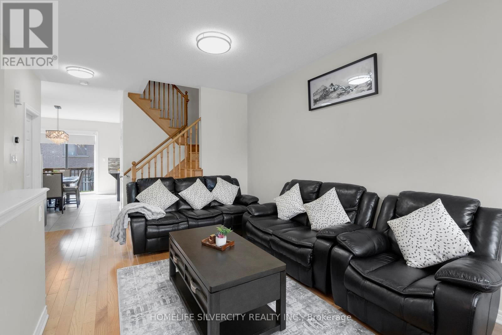 60 ROCKMAN CRESCENT Image 12