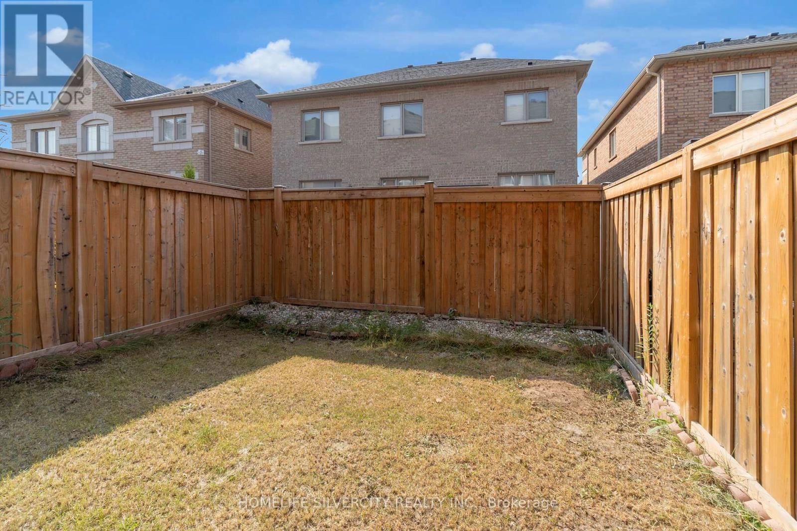 60 ROCKMAN CRESCENT Image 35