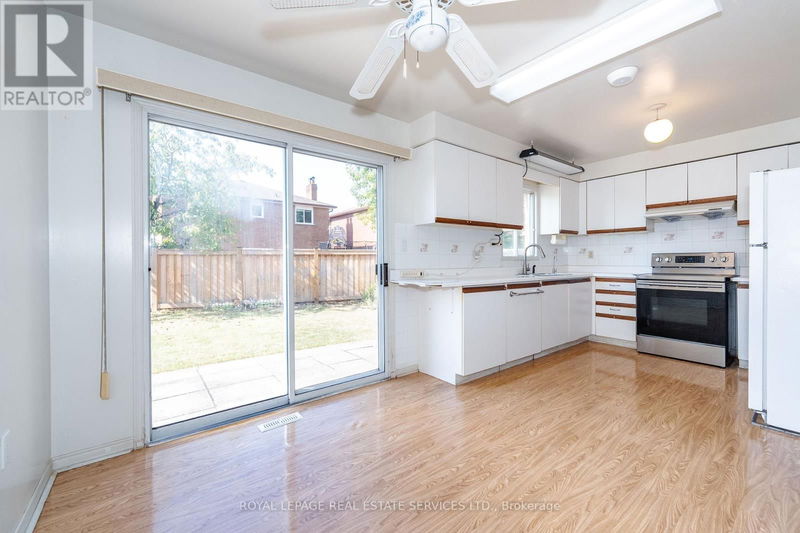 2104 Laurelwood Drive  Oakville (Iroquois Ridge North), L6H4S7 | Image 17