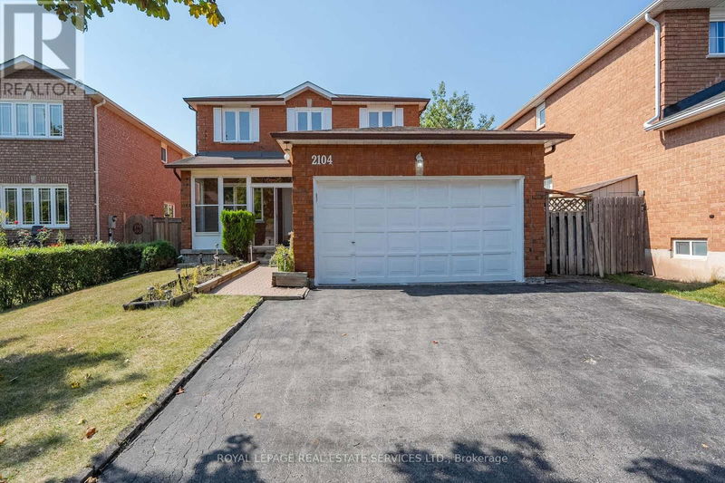 2104 Laurelwood Drive  Oakville (Iroquois Ridge North), L6H4S7 | Image 2