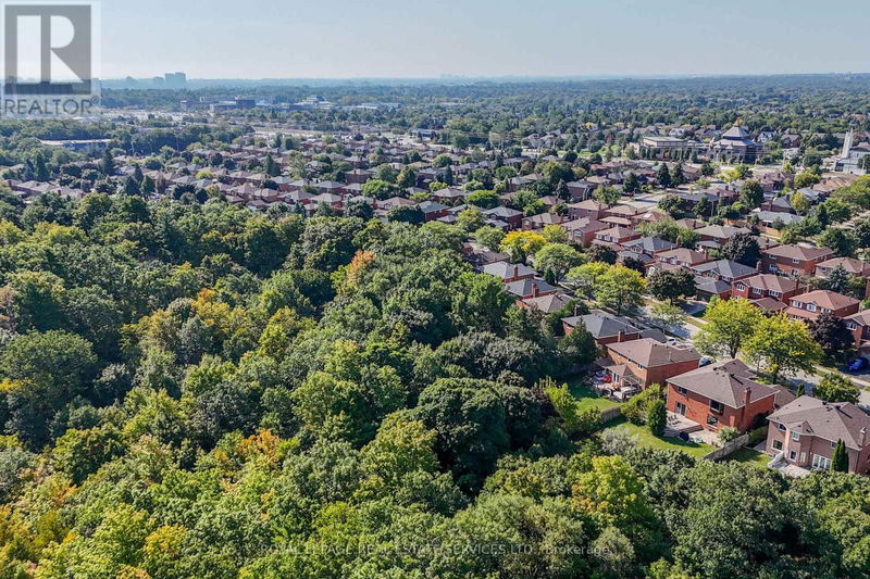 2104 Laurelwood Drive  Oakville (Iroquois Ridge North), L6H4S7 | Image 35