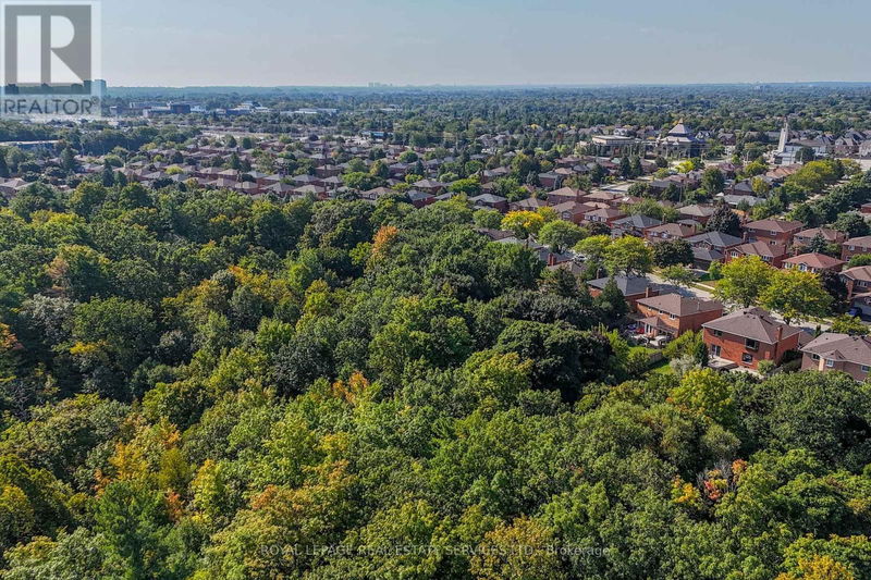 2104 Laurelwood Drive  Oakville (Iroquois Ridge North), L6H4S7 | Image 36