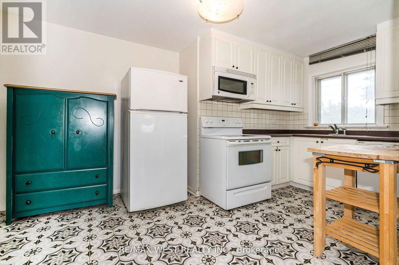 34 Penhurst Avenue  Toronto (Stonegate-Queensway), M8Y3A9 | Image 21