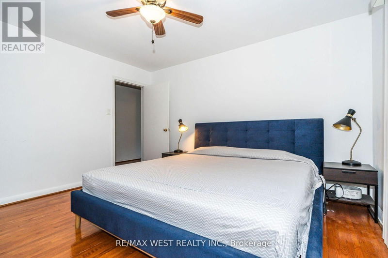 34 Penhurst Avenue  Toronto (Stonegate-Queensway), M8Y3A9 | Image 25