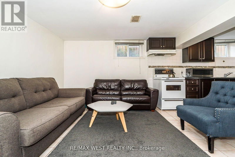 34 Penhurst Avenue  Toronto (Stonegate-Queensway), M8Y3A9 | Image 33