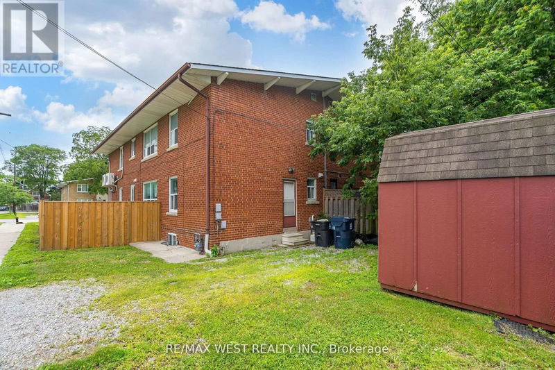 34 Penhurst Avenue  Toronto (Stonegate-Queensway), M8Y3A9 | Image 37