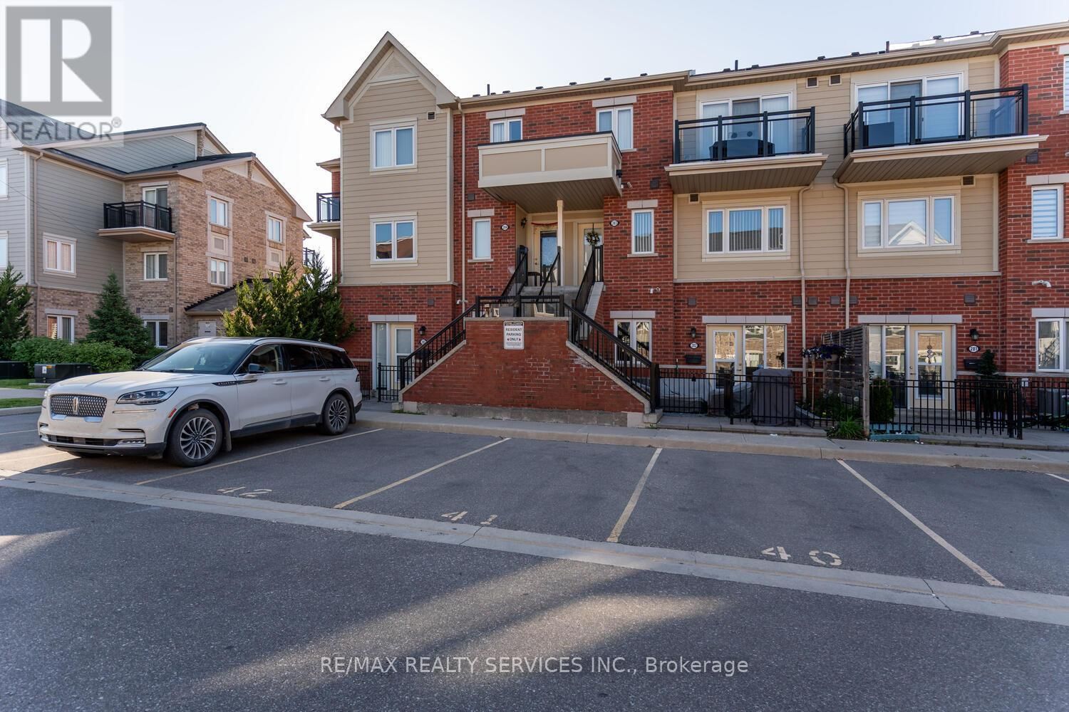 284 - 250 SUNNY MEADOW BOULEVARD Image 3