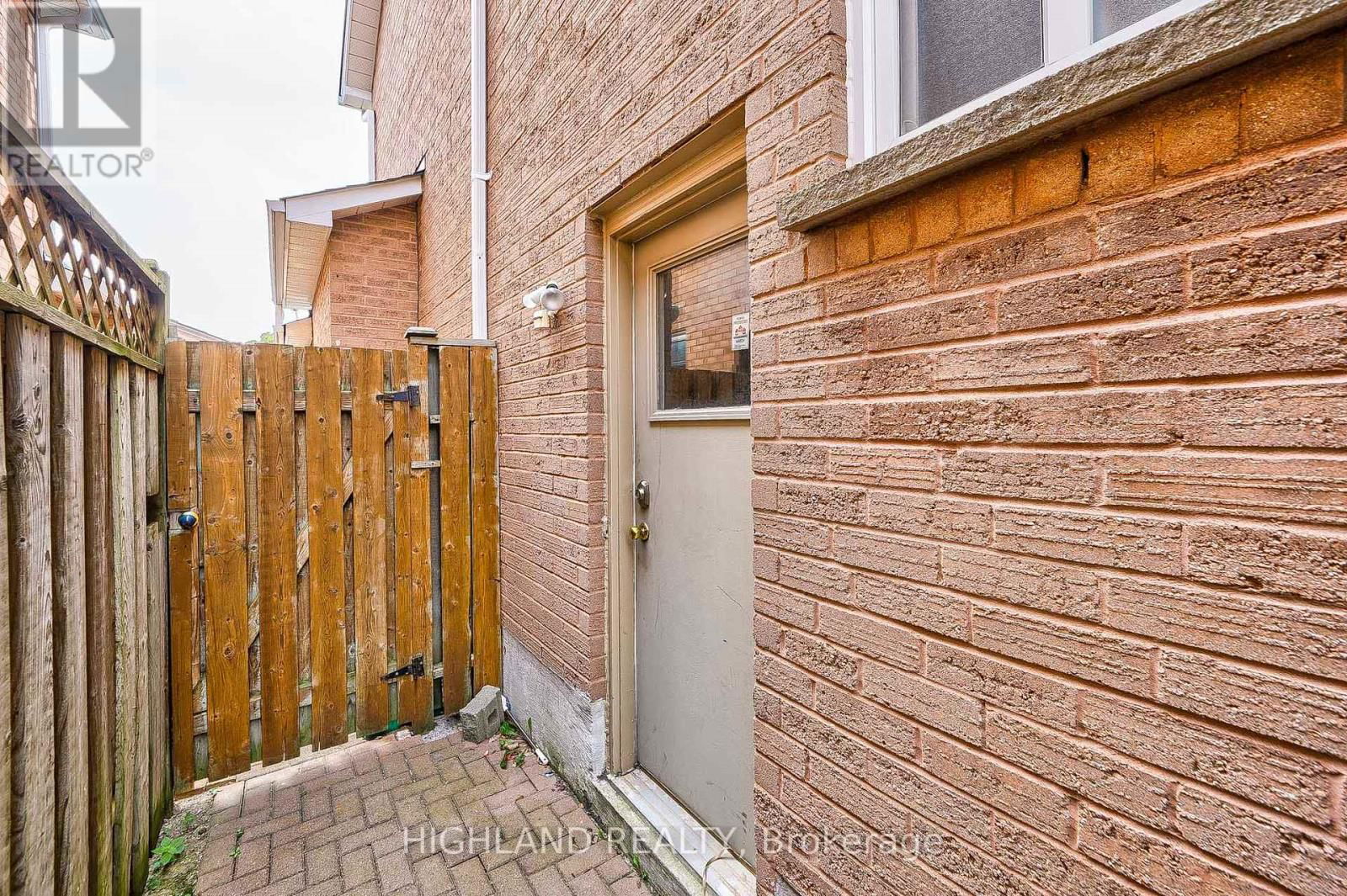 BSMT - 3375 DOVETAIL MEWS Image 2