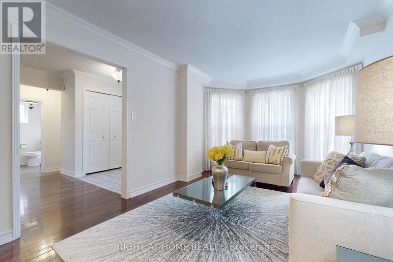 1588 Summergrove Crescent  Mississauga (East Credit), L5M3Z3 | Image 4