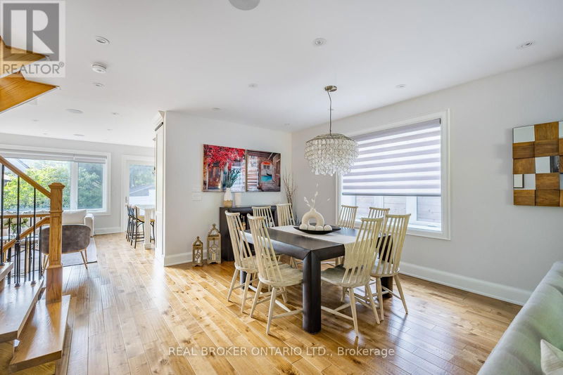 106 Ballacaine Drive  Toronto (Stonegate-Queensway), M8Y4B8 | Image 3