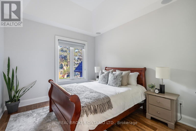 106 Ballacaine Drive  Toronto (Stonegate-Queensway), M8Y4B8 | Image 7