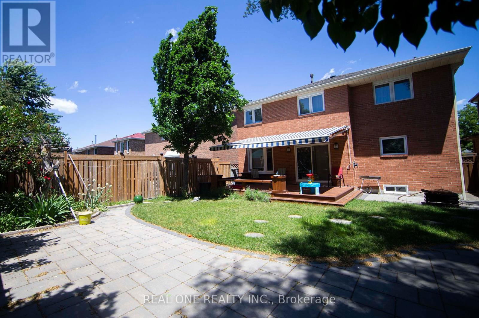 4042 RENFREW CRESCENT Image 36