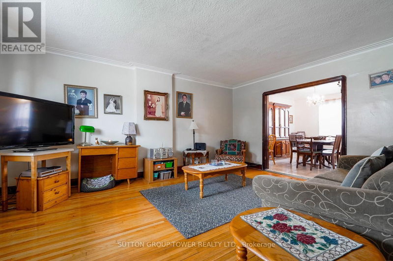 25 Holmesdale Crescent  Toronto (Caledonia-Fairbank), M6G1Y3 | Image 10