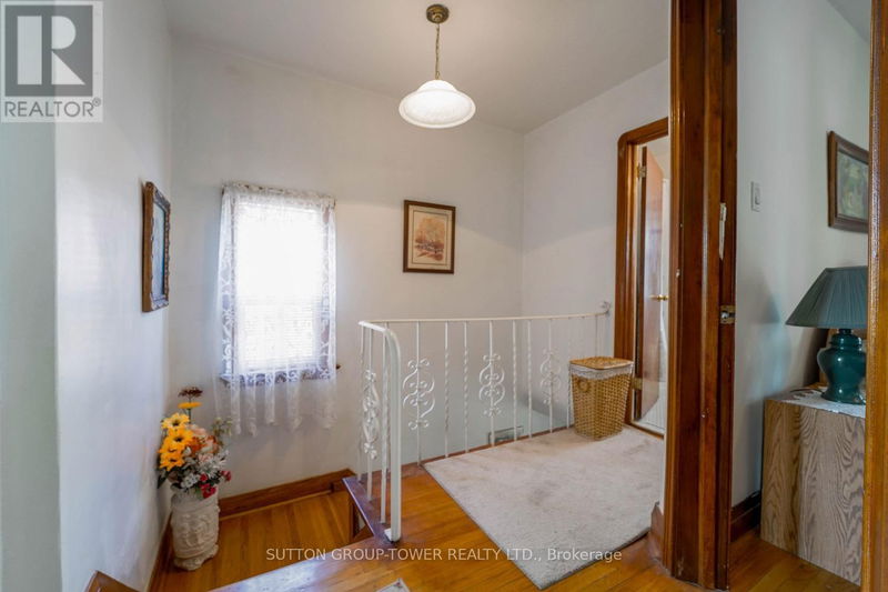 25 Holmesdale Crescent  Toronto (Caledonia-Fairbank), M6G1Y3 | Image 22