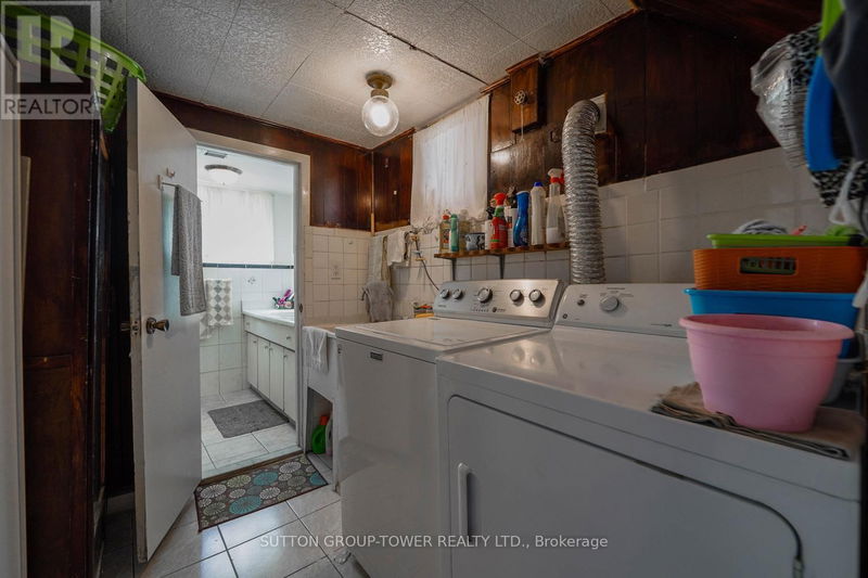 25 Holmesdale Crescent  Toronto (Caledonia-Fairbank), M6G1Y3 | Image 29