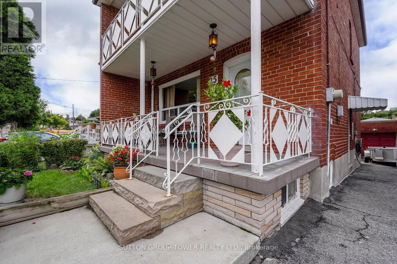 25 Holmesdale Crescent  Toronto (Caledonia-Fairbank), M6G1Y3 | Image 4