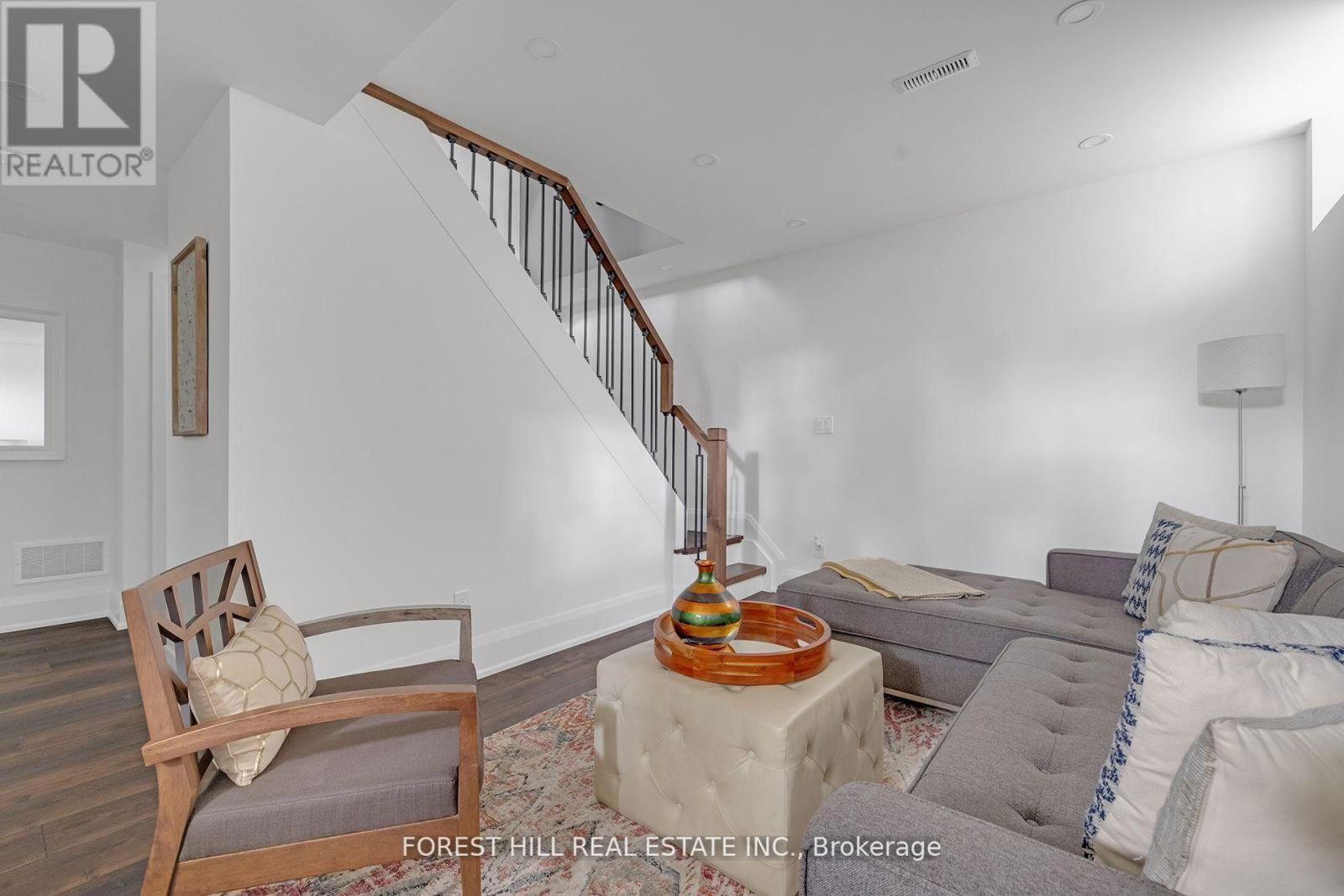 2567 LAKE SHORE BOULEVARD W Image 30