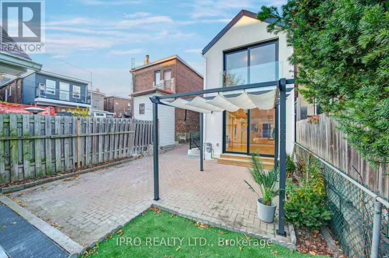 51 Burnfield Avenue  Toronto (Dovercourt-Wallace Emerson-Junction), M6G1Y4 | Image 38