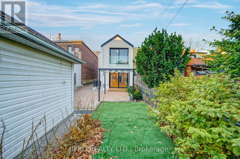 51 Burnfield Avenue  Toronto (Dovercourt-Wallace Emerson-Junction), M6G1Y4 | Image 39