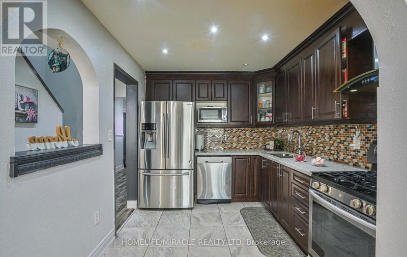 125 Oatfield Road  Brampton (Sandringham-Wellington), L6R1Y6 | Image 12