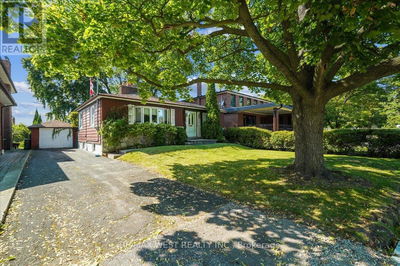 102 Cornelius Parkway  Toronto (Maple Leaf), M6L2K5 | Image 1