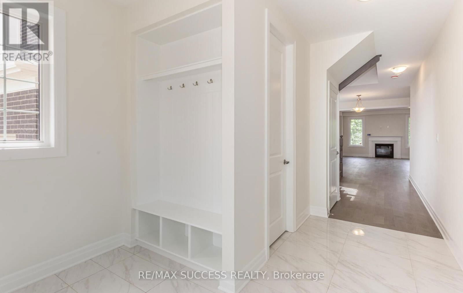 588 QUEEN MARY DRIVE Image 3