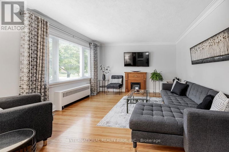 19 Culnan Avenue  Toronto (Islington-City Centre West), M8Z5A9 | Image 3