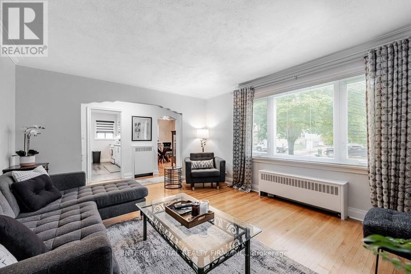 19 Culnan Avenue  Toronto (Islington-City Centre West), M8Z5A9 | Image 4