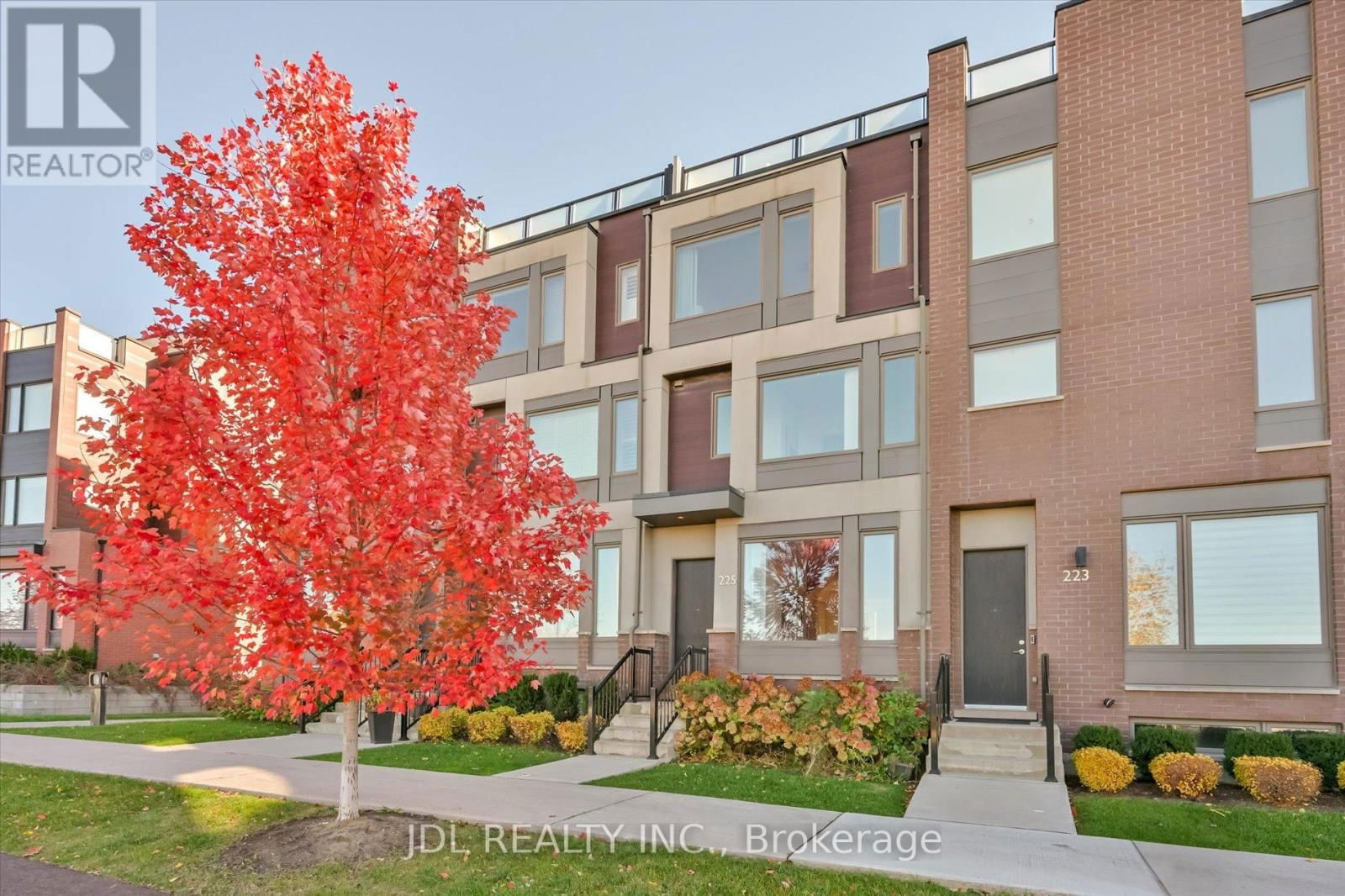 225 DOWNSVIEW PARK BOULEVARD Image 1