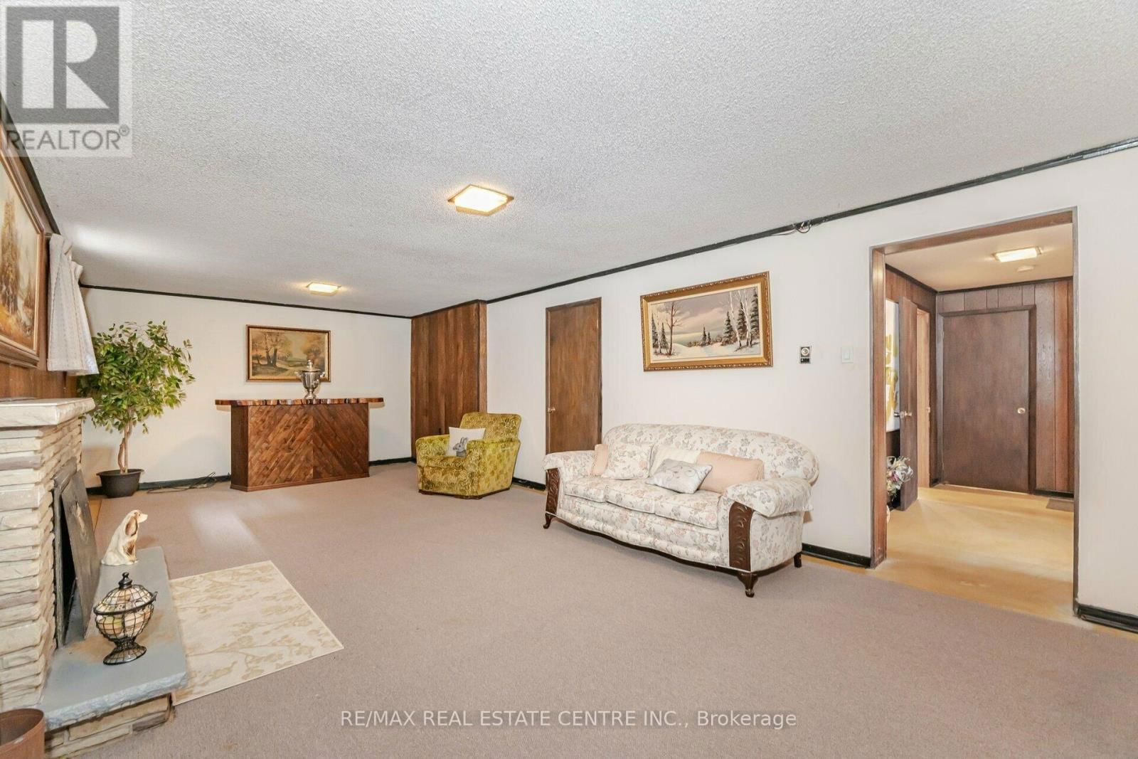 2049 FAMILY CRESCENT Image 30